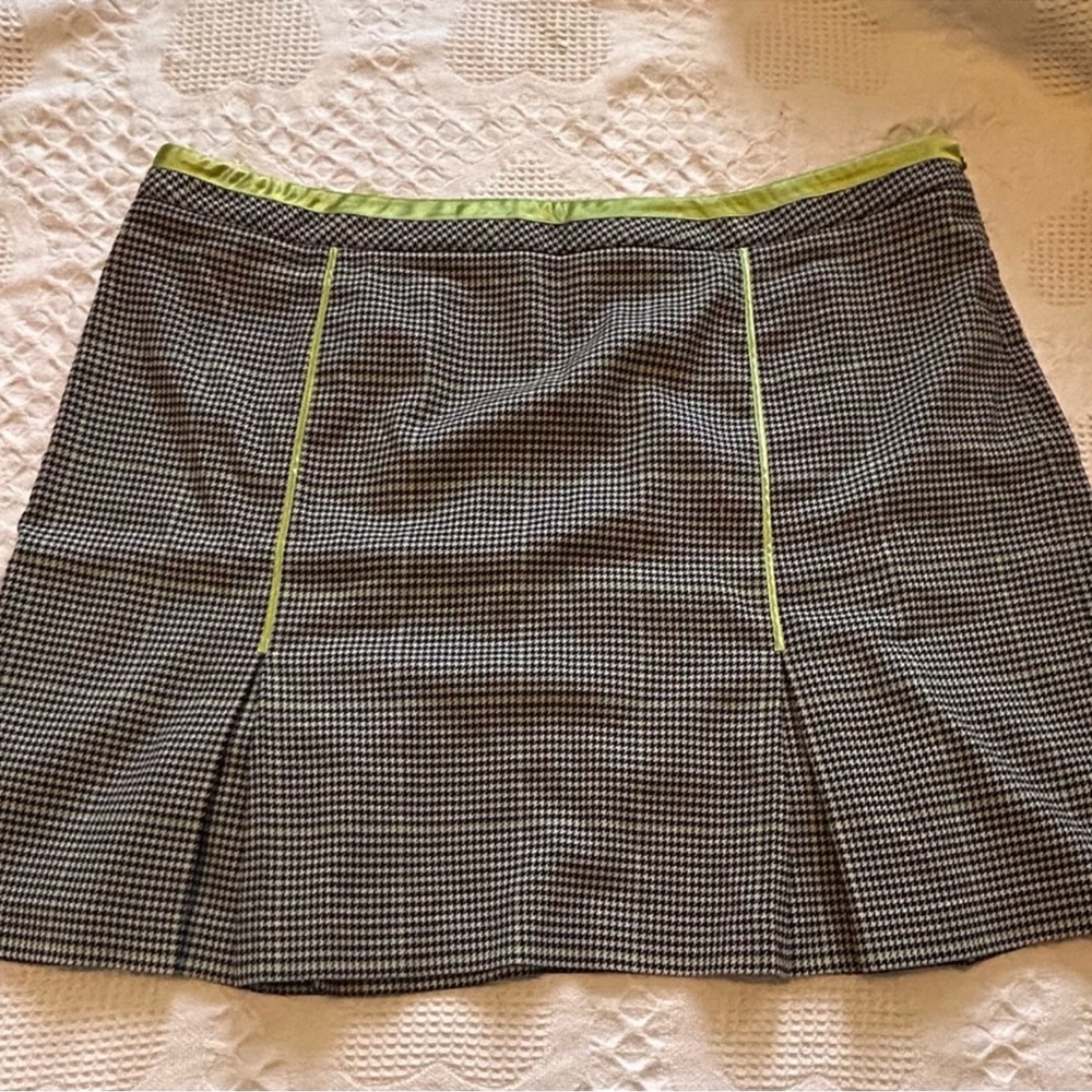 Stylish Black and Green Women's Skirt